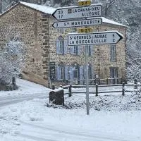 Le Matagot Auberge-Restaurant – hotel w mieście Mazerat-Aurouze