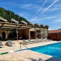 Pensiunea El Monte SPA, hotel u gradu 'Rucăr'