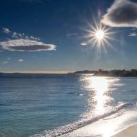 Appartement pour 6, Cavali&egrave;re, sur la plage, superbe vue mer - FR-1-803-73, hotel em Le Lavandou