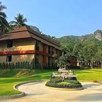 Tonsai Bay Resort, хотел в Тонсай Бийч