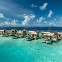 Angsana Velavaru InOcean Villas - Free Return Seaplane Transfers, hotelli Dhaalun atollilla
