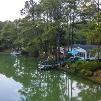Counting Corks - Waterfront, Pet friendly, private dock!, hotel din Eastville