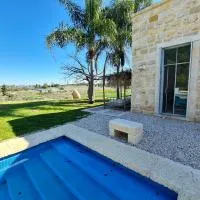 ETIS stodio, hotell i Kefar Uriyya