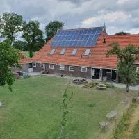 Anna's Bêd & Brochje en vakantieverblijf, hotell i Donkerbroek