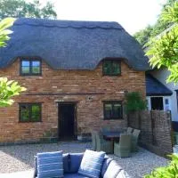 The Quintessential Dorset Cottage, Hotel in Lytchett Matravers