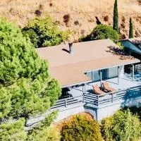 Scenic Lake House & Dog Friendly, hotel en Wofford Heights