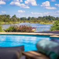Shametu River Lodge, hotel di Divundu