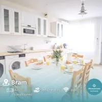 Maison Charmante au coeur de la circulade-Patio-AB, hôtel à Bram