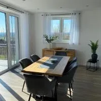 FeWo Günztalblick - Ruhige Lage -125 qm - neu und komfortabel - große Terrasse, hotel a Frickenhausen