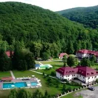 Bogolvar Retreat Resort - Курорт для усамітнення "Богольвар": Antalovtsi şehrinde bir otel
