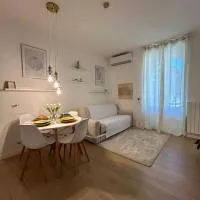 V&C HOME RENTAL SPECIALIST Appartamenti fronte Lago Maggiore, готель у місті Germignaga