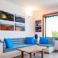 House of Horizon 2 Vivienda Vacacional Complex Las Cucharas, hotel en Costa Teguise