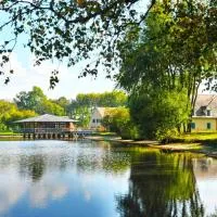 Village vacances Sainte Montaine, hotel a Sainte-Montaine