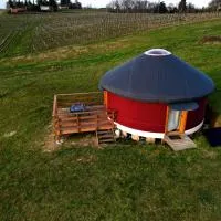 Chaleureuse yourte a la campagne, hotelli kohteessa Mourens