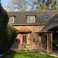 Maison Normande bord de rivière, hotel v destinácii Saint-Denis-le-Ferment