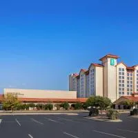 Embassy Suites San Marcos Hotel Conference Center, hotelli kohteessa San Marcos