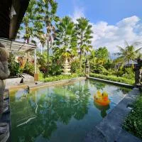 Nirun Garden Villa - Balinese Traditional House in North Bali, hotel en Ambengan