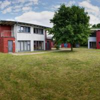 Basiskulturfabrik Öko-Hotel, hotelli kohteessa Neustrelitz