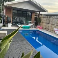 Woy Woy Relaxing 6-Bedroom Holiday House with Pool, hotel a Woy Woy