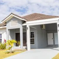Elevated Hilltop - Serene Retreat Near Ocho Rios, hotell nära Ian Fleming International Airport - OCJ, Boscobel