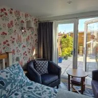 Flower Garden Studio in Sheringham-Cycle friendly, hotell sihtkohas Sheringham