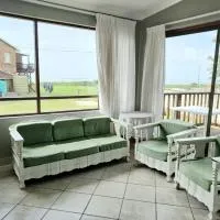 Beach Rock Cottage, hotell sihtkohas Kiddʼs Beach