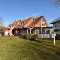 Pension Restaurant Pizzeria Lion, хотел в Крумхьорн