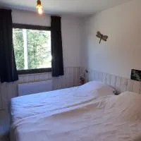 Auberge Chez Dikke Vriend, Chambres et taverne, ξενοδοχείο σε Chiny