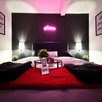 Boutique Backyard Bungalow - Brimsdown, hotel u gradu 'Enfield Lock'