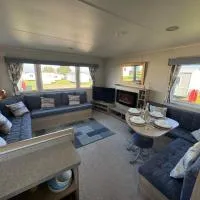 Meadowside Caravan Hire Haven Kent Coast, hotel en Allhallows