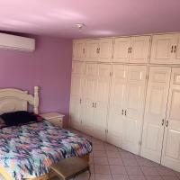 habitación a 2 cuadras de la Normal del Estado y 8 de ITESM, hotel poblíž Mezinárodní letiště General Roberto Fierro Villalobos - CUU, Chihuahua