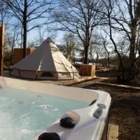 Tente avec jacuzzi vue lac 1, hotel u gradu 'Le Vigeant'