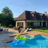 Longère normande avec piscine et jardin, hotel u gradu Landepéreuse