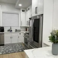 Modern Mountain Escape - Cozy Retreat with Stunning Views, hotel v destinaci Eden