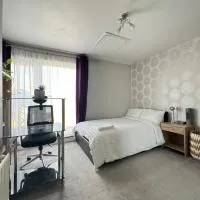 Ensuite Double Room with Balcony, hotel em Gravesend