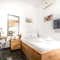 Super Cozy Apt near City & Beach, hotel a Thérissos