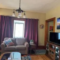 Getaway with a small town feel, hotel em Currie