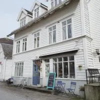 Unikt og romslig hus perfekt for grupper, хотел в Нордфьордейд