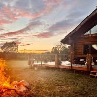 Stunning Log Cabin Getaway at The Hannu Haus, hotel poblíž Gogebic-Iron County - IWD, Ironwood