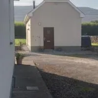 Burren Snug, отель в городе Shanvally