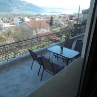 Unlimited view - elegant apt 59 m2 w 37 m2 balc w prk, hotel poblíž Letiště Ioannina - IOA, Ioannina