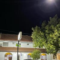 Hotel TriNova, hotel poblíž Letiště Santa Rosa - RSA, Santa Rosa
