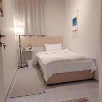 Five Hours للرجال فقط, hotel Burajdában