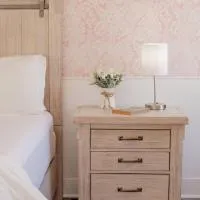 Blue Bear inn، فندق في Francestown