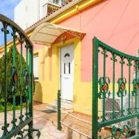 Villa Elli 1 Beach front with garden, hotel en Itea