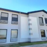 Days Inn & Suites by Wyndham New Iberia: New Iberia şehrinde bir otel