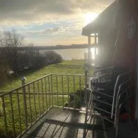 Ferienwohnung Seeblick Timmel: Großefehn  şehrinde bir otel