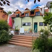 Zur Wirtin Eventlocation und Gästehaus, hotel em Karstädt