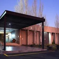 Q's Evander Hotel & Apartments, hotel sa Evander