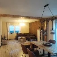 Großes Ferienhaus - Garten & Grill - 2 Bäder - 8 Gäste, hotell i Frielendorf